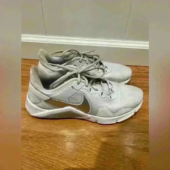 Nike Legend Essential 2, size 8.5 - Picture 4 of 9